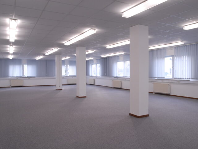 247 m² Bürofläche mit mehreren Büros – Glasfaser & Sicherheitssystem im IHP Süd Großostheim